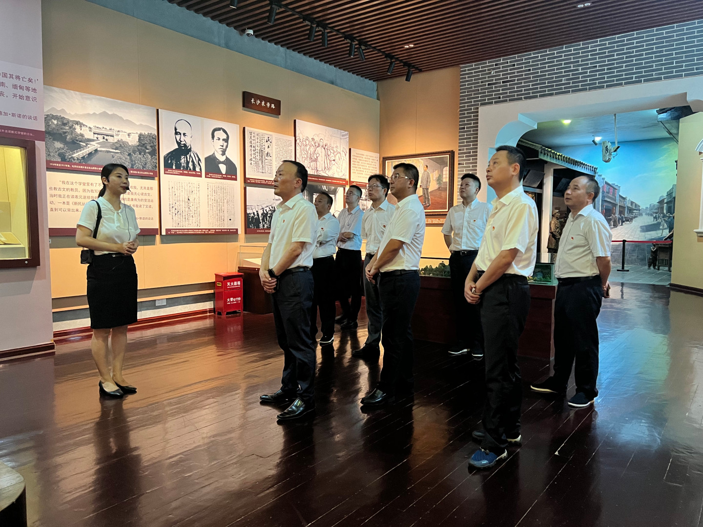 公司黨委理論學(xué)習(xí)中心組開展第7次集體學(xué)習(xí)暨“不忘初心、牢記使命”主題黨日活動(dòng)